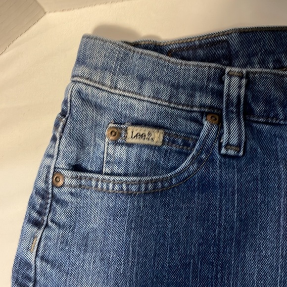 Lee Relaxed Fit Straight Leg High Rise Jeans. 10 short. - Picture 5 of 11